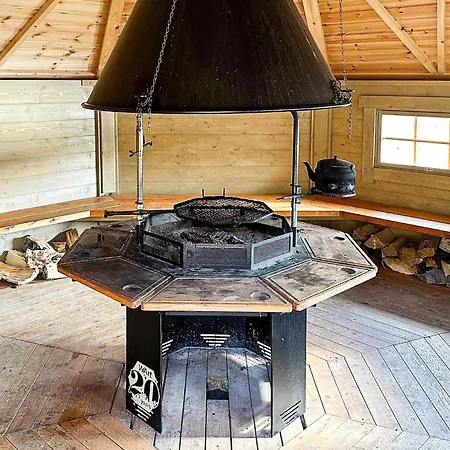 4 Person In Lysoysundet