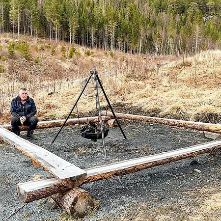 4 Person In Lysoysundet *